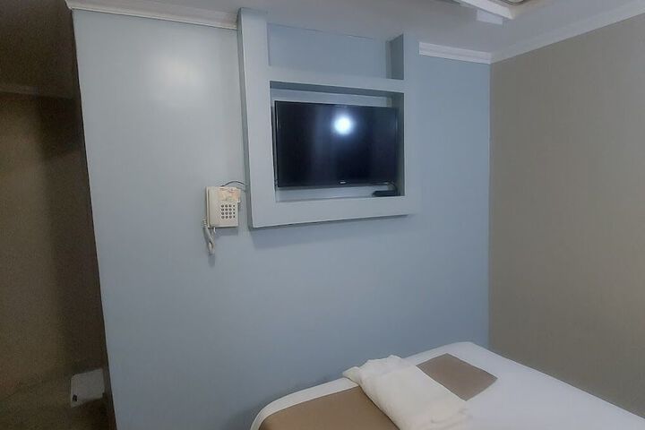 Room 28 of 60
