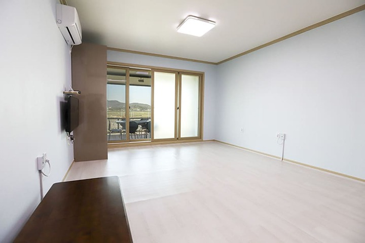 Room 12 of 36