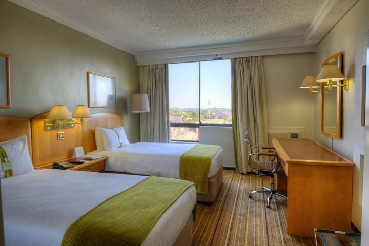 Room 4 of 128