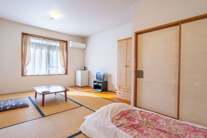 Room 6 of 26