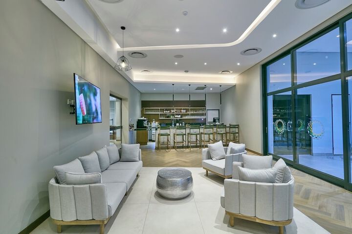 Lounge 111 of 171
