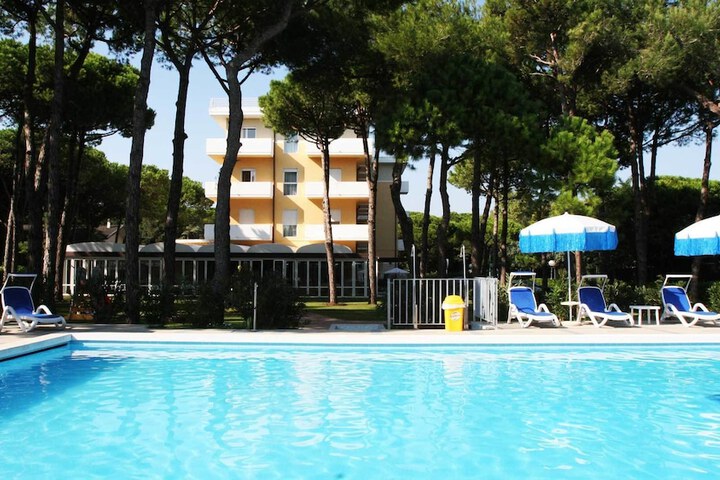 Hotel Pool