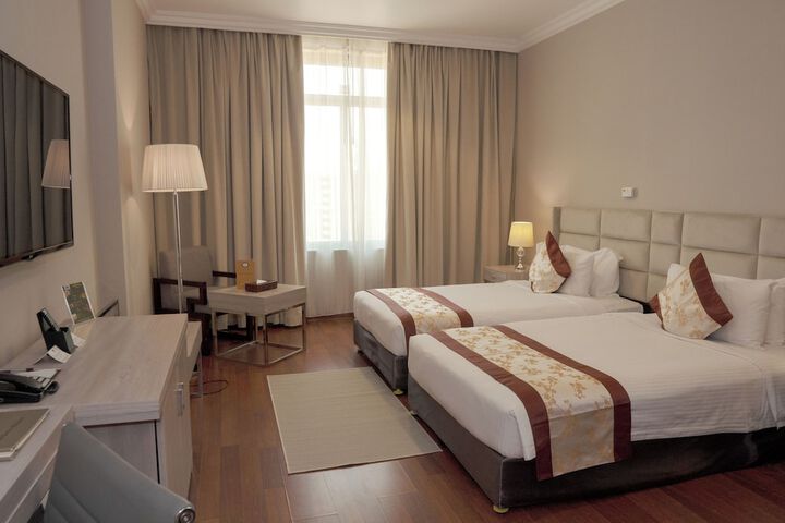 Room 30 of 102