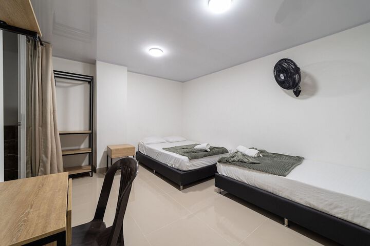 Room 33 of 122
