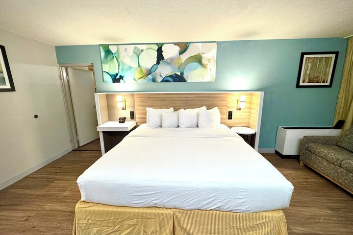 Room 9 of 118