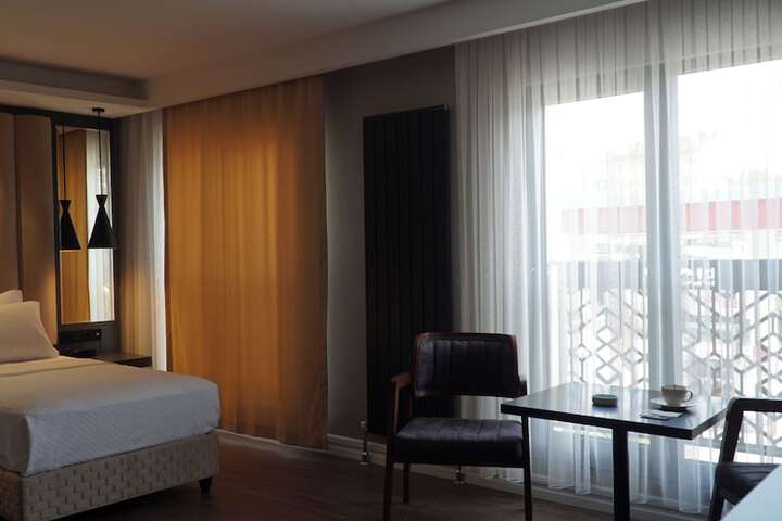 Room 9 of 31