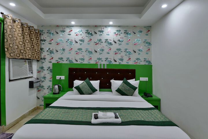 Room 22 of 102