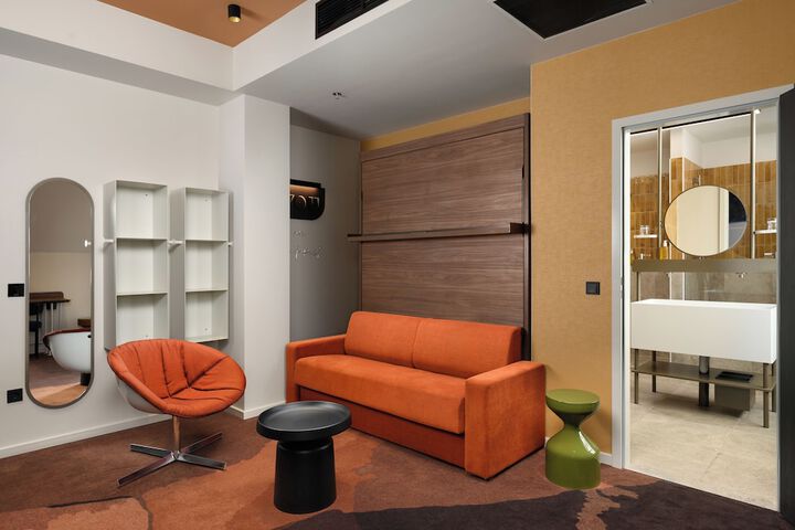 Room 16 of 170