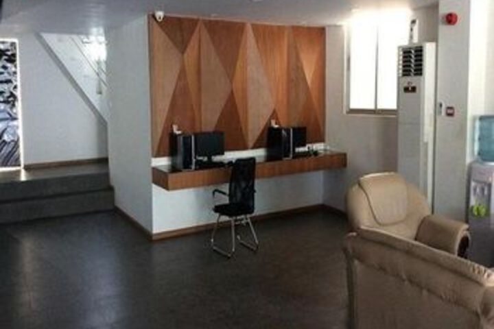 Business Center 6 of 23