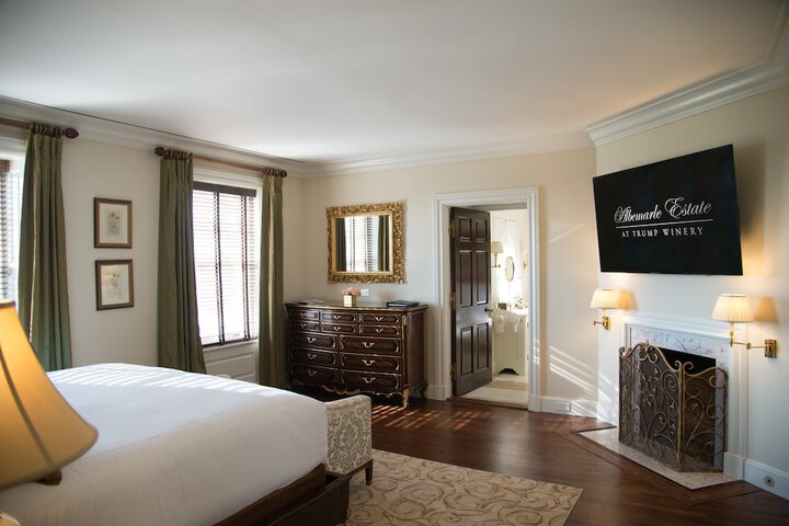 Room 15 of 221