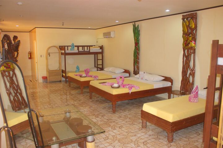 Room 18 of 185