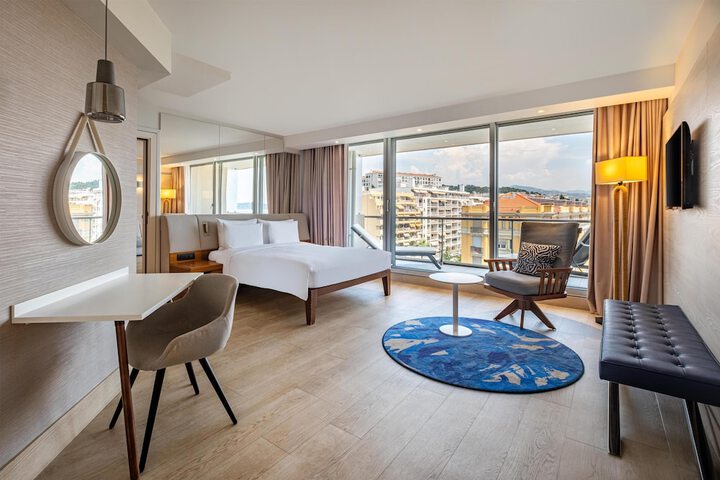 Room 65 of 167