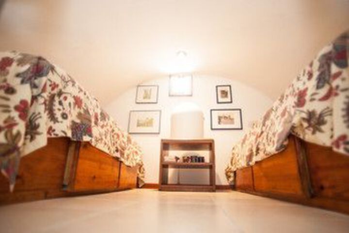 Room 8 of 32