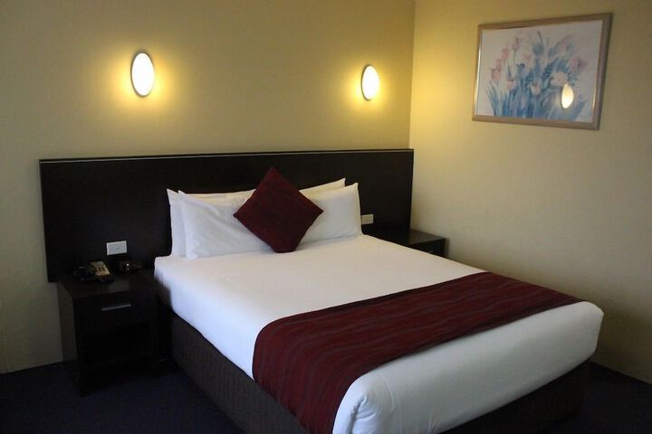 Room 6 of 16