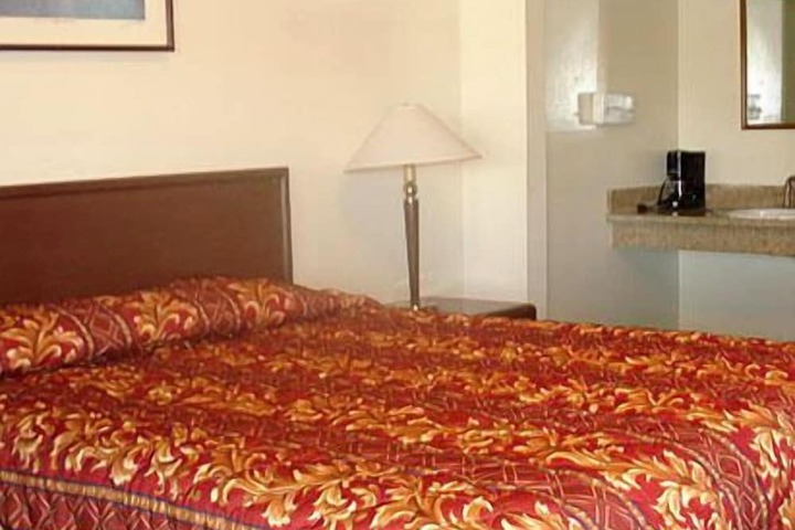 Room 2 of 5