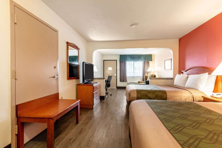 1 King Bed Suite (13 of 22)