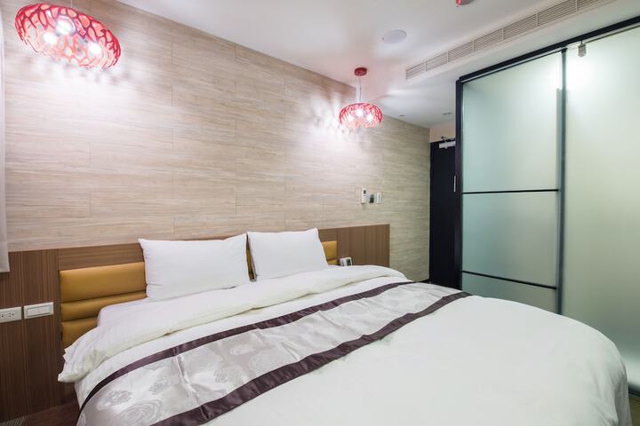 Room 5 of 17
