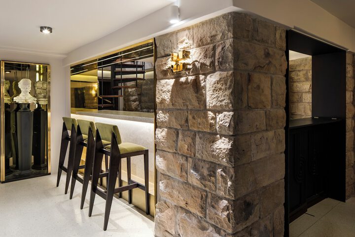 Lounge 187 of 215
