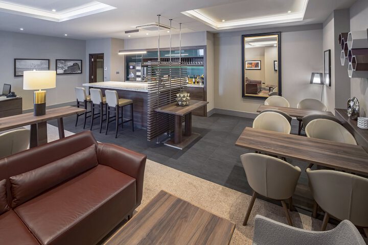 Lounge 60 of 85