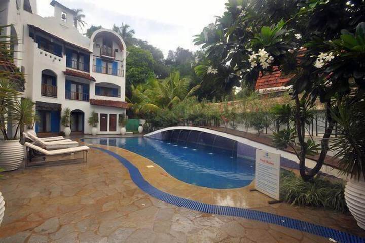 Hotel with Pool