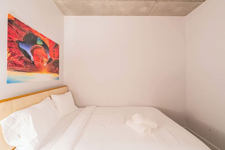 Room 2 of 92