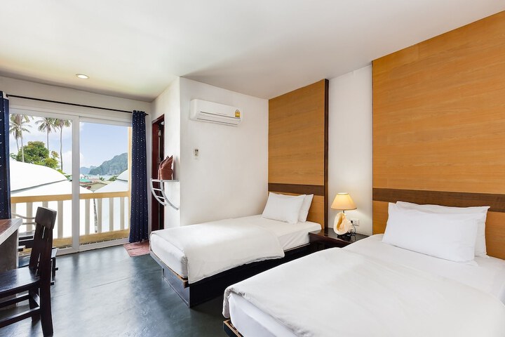Room 7 of 25