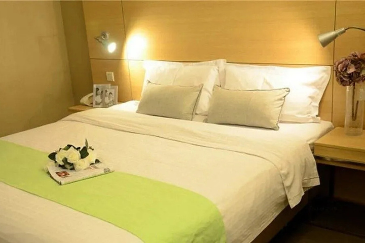 Room 5 of 18