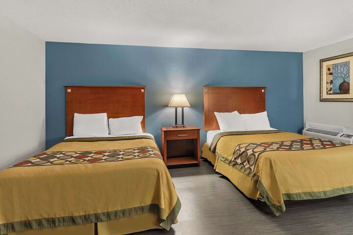 2 Double Beds (3 of 5)