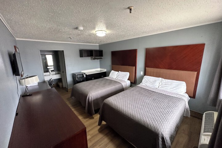 Room 12 of 18