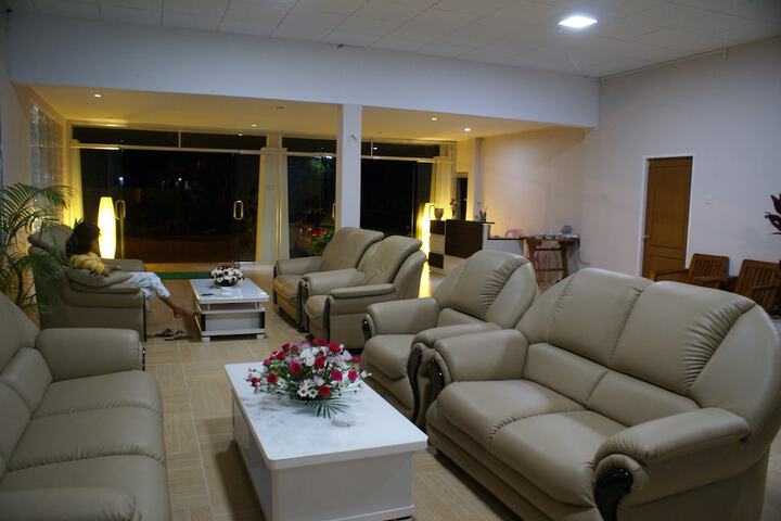 Entrance & Lobby