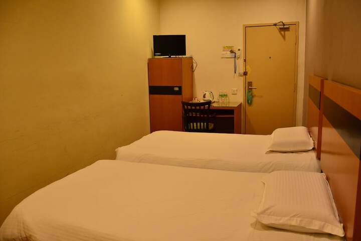 Room 6 of 40