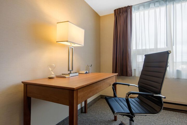 Room 4 of 32
