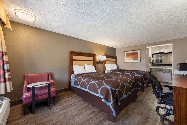 1 Double Bed Accessible (16 of 18)