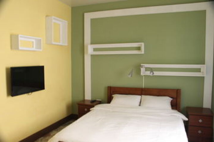 Room 26 of 33
