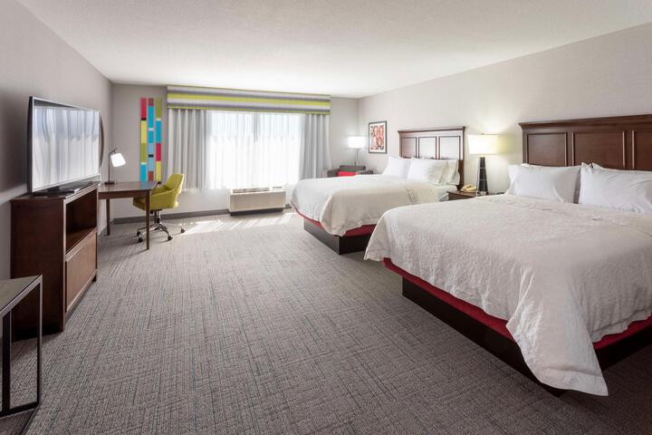 2 Queen Beds (5 of 8)
