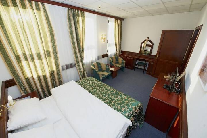 Room 11 of 86