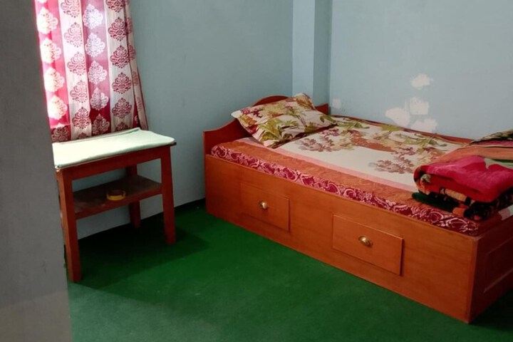 Room 7 of 11