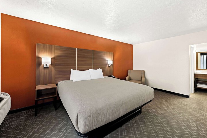Standard | King Bed (8 of 26)