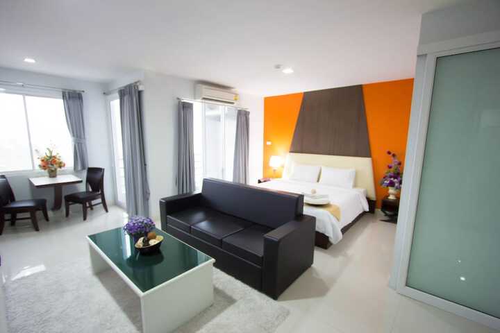 Room 14 of 32