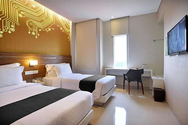 Room 7 of 32