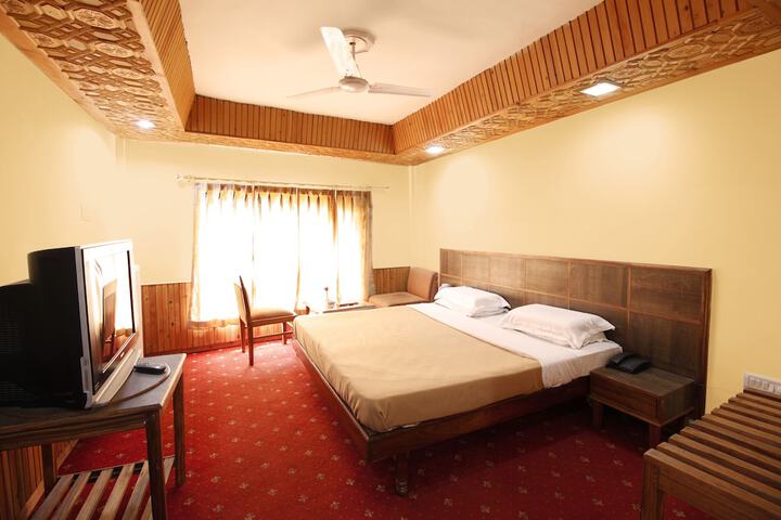 Room 4 of 32