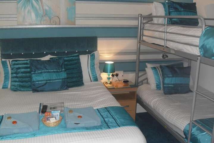 Room 7 of 18