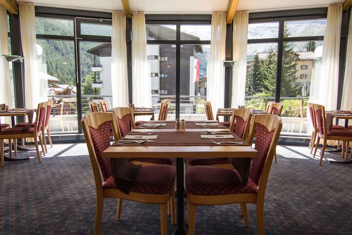 Dining 65 of 85