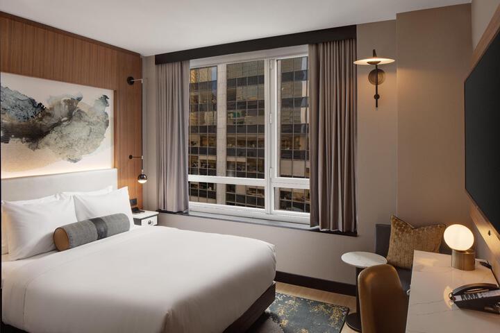 1 Queen Premium High Floor (1 of 7)