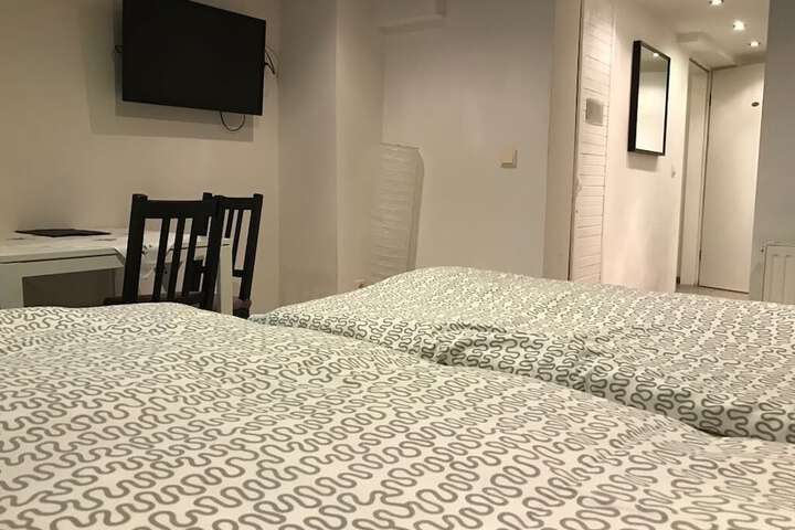 Room 16 of 62