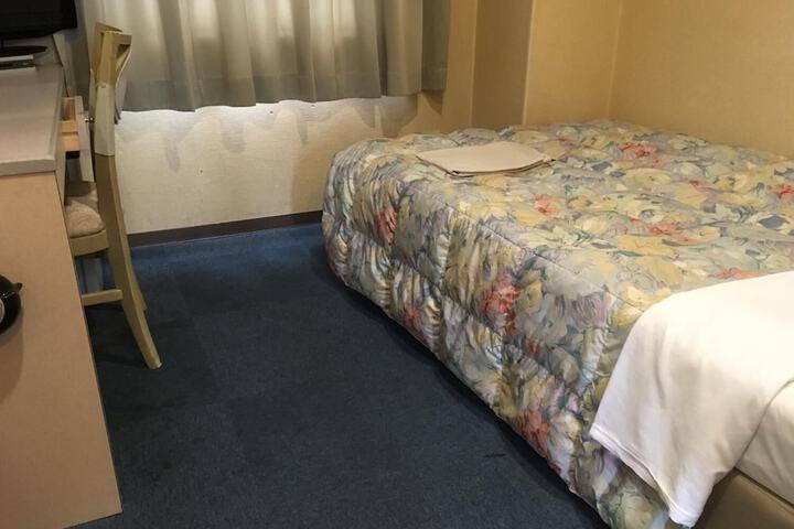 Room 6 of 30