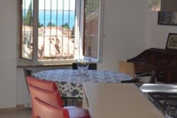 Room 6 of 19