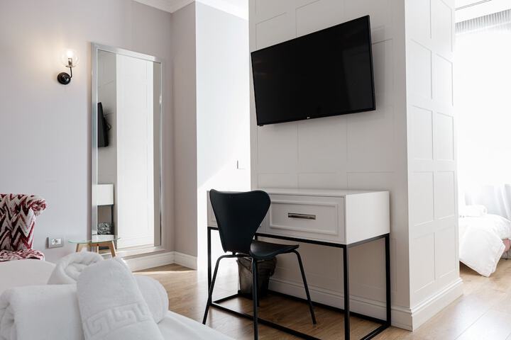 Room 16 of 49