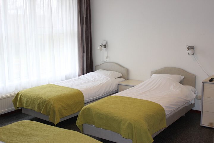 Room 13 of 30