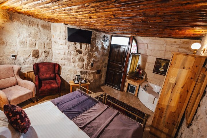 Room 27 of 122